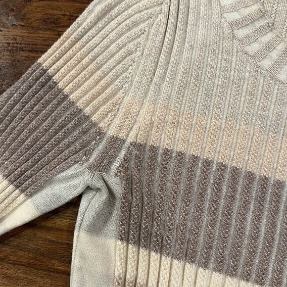 OST tonal sleeve textured top in multi Medium - Picture 6 of 7